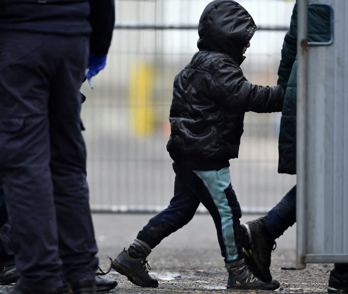 BinaPattel's tweet image. LONE CHILD #ASYLUM SEEKERS DISAPPEARED SOON AFTER ARRIVING IN UK
ARRIVED IN SMALL BOATS OR HIDDEN IN BACKS OF LORRIES

345 GONE MISSING IN RECENT YEARS FROM HOME OFFICE OPERATED HOTELS – COUNCIL DATA OBTAINED

ALBANIAN CHILDREN LARGEST GROUP TO GO MISSING

theguardian.com/uk-news/2025/n…