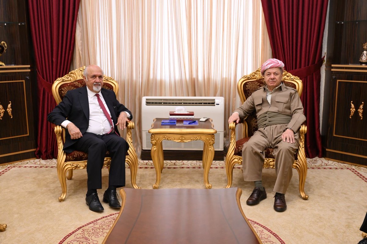 mashanaljabouri's tweet photo. تشرفت اليوم بلقاء زعيم الأمة الكردية فخامة الرئيس مسعود البارزاني بحضور الاخ وزير الداخلية ريبر احمد
تحدثنا عن الواقع الراهن للعراق وسبل تصحيح المسار السياسي وفق الدستور والقانون
دفء الاخوة والمحبة التي احاطني بها فخامته جعل مدة اللقاء وهي ساعة وعشرين دقيقة تبدو كأنها خمس دقائق https://t.co/e5ra4LiWkx