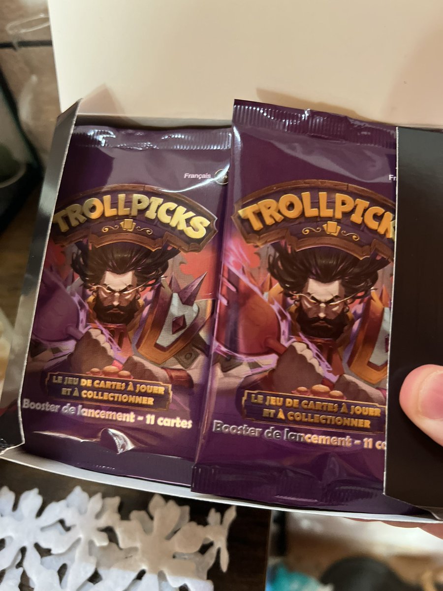 SlipixLoL's tweet image. Plus que 6h00 pour commander  tes cartes trollpicks mon poulet! Il faudra attendre fin Janvier/Fevrier sinon!  Tu dois absolument pack une Morganal dorée ou un Coronavarus…  😎🔥 kickstarter.com/projects/58774…