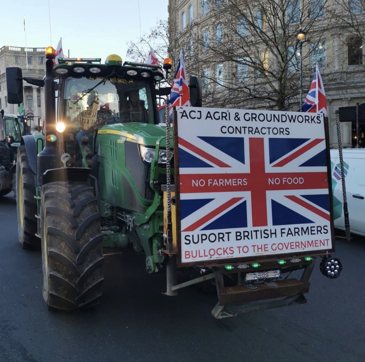 ClarksonsFarm1's tweet image. Farmers are back in London to protest!🇬🇧👏🏻