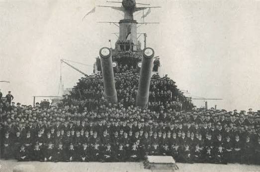 A list of abbreviations which may be of use to those who are trying to decipher British service records for officers and ratings of the First World War: dreadnoughtproject.org/tfs/index.php/…