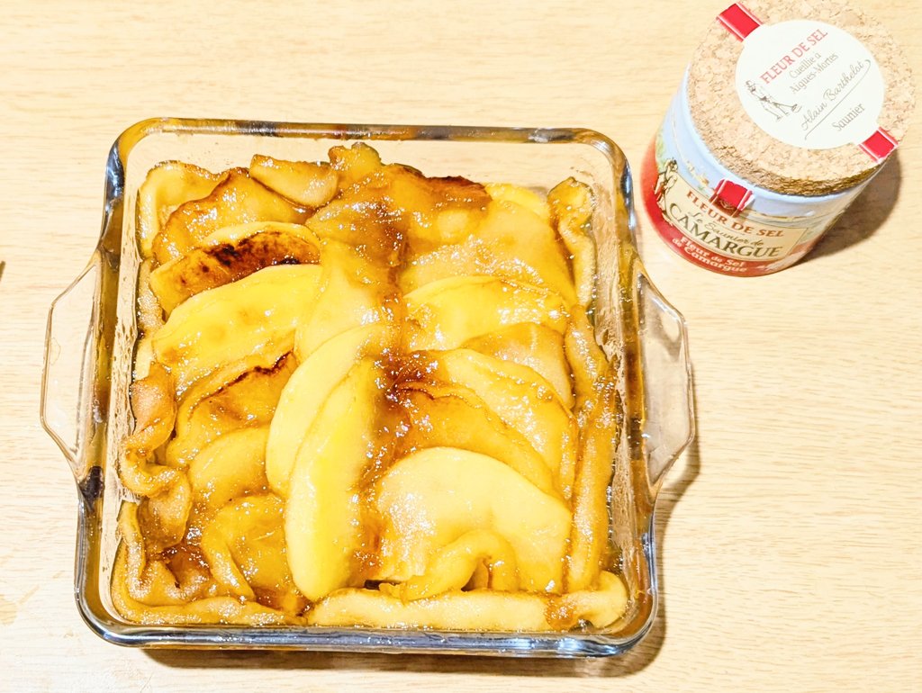 MarronTree's tweet image. 本日のお献立

レモン入り鶏胸塩しゃぶしゃぶ

大袋の千切りキャベツと長ねぎ1本分の白髪ねぎが一瞬で消える！
鶏胸肉はできる限りの薄切りに

ゴマドレとたまねぎポン酢で……(๑´ڡ`๑)♡

昼間に焼き芋の上にキャラメリゼしたリンゴとバニラアイスを乗せる大罪をおかしたので、夜はヘルシー鍋っすw