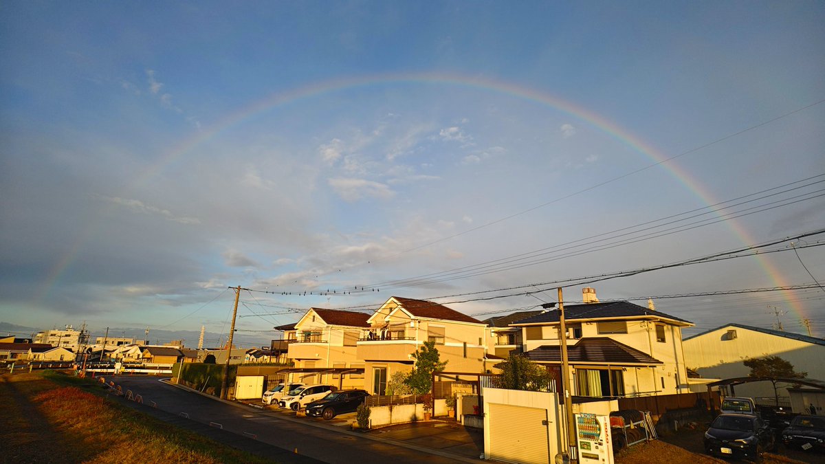 aikokushi's tweet photo. ＃虹
今朝、名古屋市守山区から北の方角に虹が出ていました。 https://t.co/TcDhFBvW4h