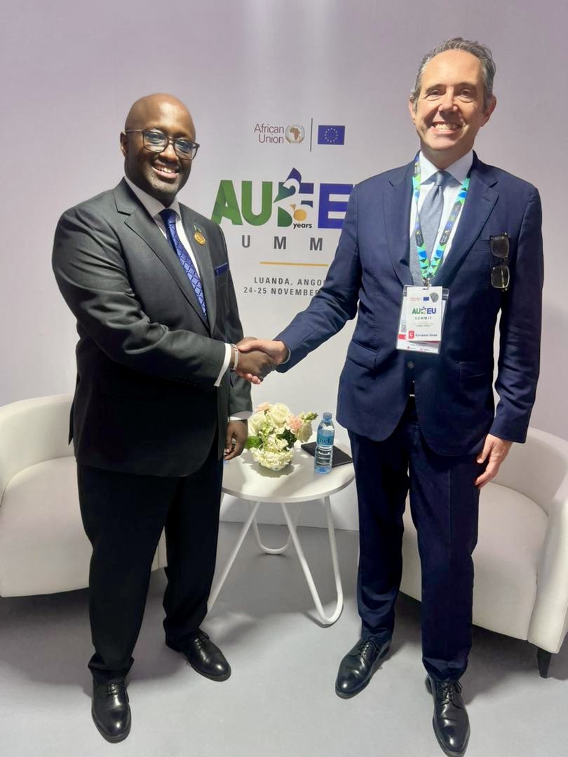 RwandaMFA's tweet image. On the sidelines of the #AUEU Summit in Luanda, Minister @onduhungirehe met with Amb. Johan Borgstam, EU Special Envoy for the Great Lakes.

He also held a meeting with Chief Fortune Charumbira, President of the Pan-African Parliament, focused on strengthening parliamentary…