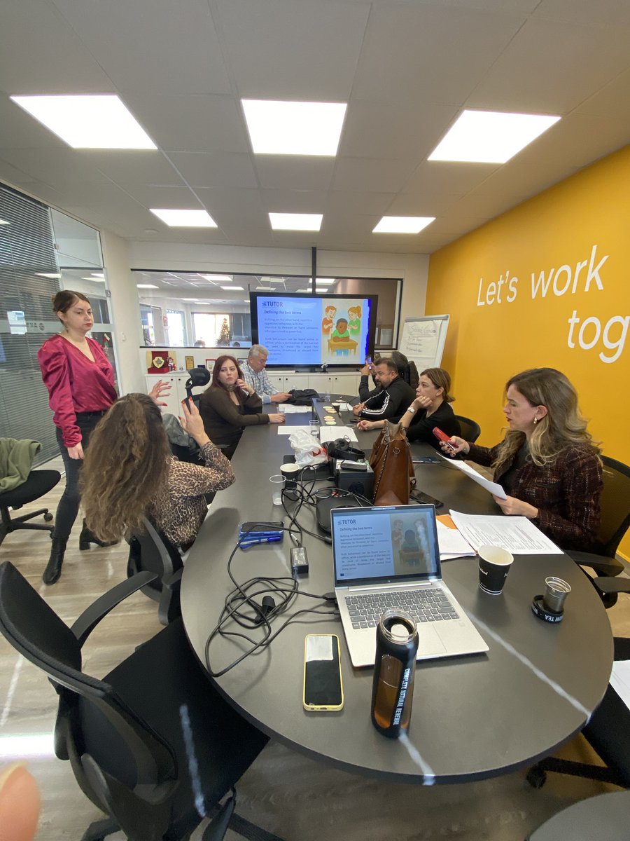 yusufusta72's tweet image. #TUTOR Projesi kapsamında Atina’da Grup çalışmasında VİKTORİA  sunumunu yapıyor 
@SerikMEM
#SERMED