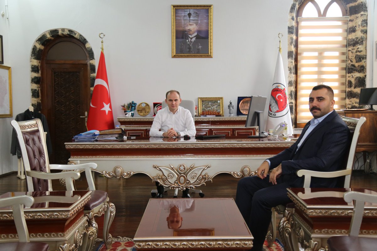 siverekkaymakam's tweet photo. İş insanı Sayın Hüseyin ACEMOĞLU, Kaymakamımız Sayın Salih SAK’ı ziyaret etti.
@salihsakmia https://t.co/1iU0ahr3Cr