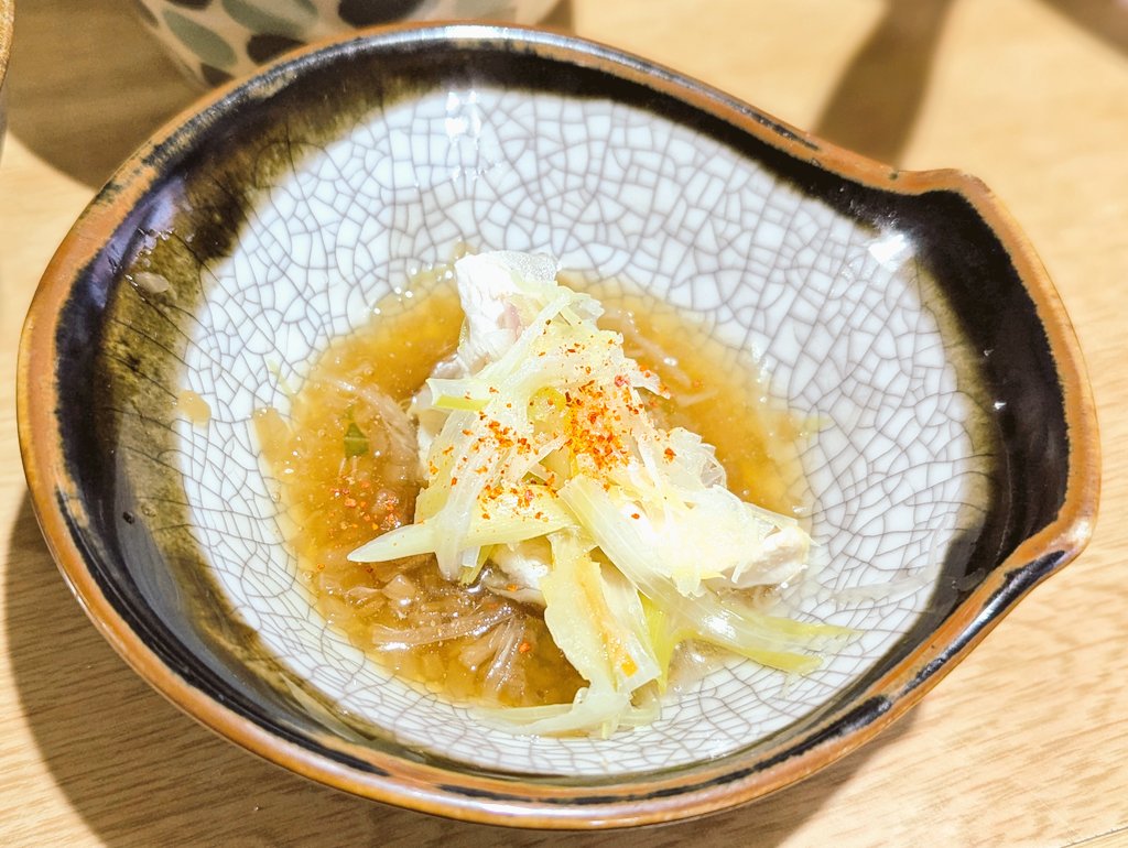 MarronTree's tweet image. 本日のお献立

レモン入り鶏胸塩しゃぶしゃぶ

大袋の千切りキャベツと長ねぎ1本分の白髪ねぎが一瞬で消える！
鶏胸肉はできる限りの薄切りに

ゴマドレとたまねぎポン酢で……(๑´ڡ`๑)♡

昼間に焼き芋の上にキャラメリゼしたリンゴとバニラアイスを乗せる大罪をおかしたので、夜はヘルシー鍋っすw