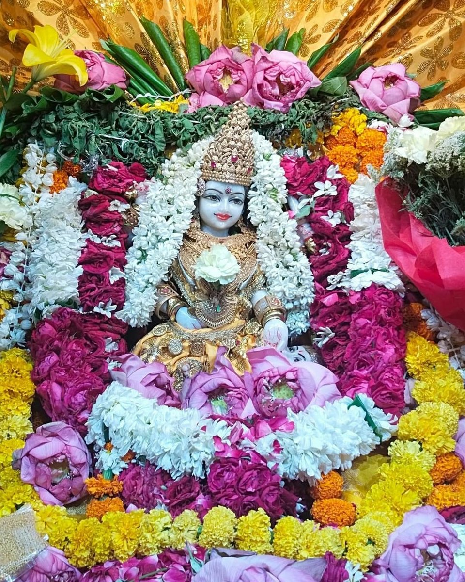 baglamukhipuja's tweet image. पुराणों में माँ बगलामुखी की महिमा का प्रचुर आख्यान किया गया है। ये मनुष्य की वृत्तियों को सत्‌ की ओर प्रेरित करके असत्‌ का विनाश करती हैं।