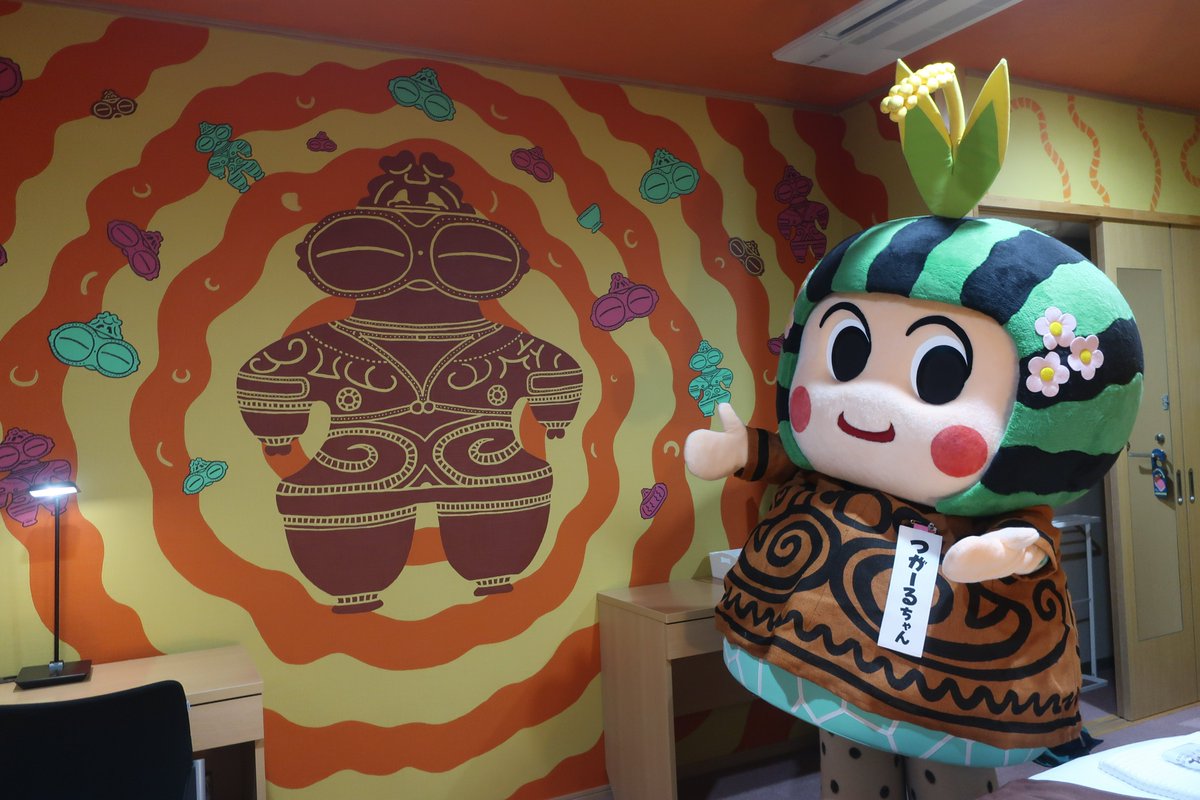 つがーるちゃんです（。∂◡∂。🍎）

つがる市で発掘された遮光器土偶が
壁一面に描かれた宿泊ルーム
「しゃこちゃんコンセプトルーム」が
12月1日からオープンとなりました♡

とっても、かわいいお部屋です♡

つがる市に来る機会がありましたら、
ぜひご利用ください(^○^)