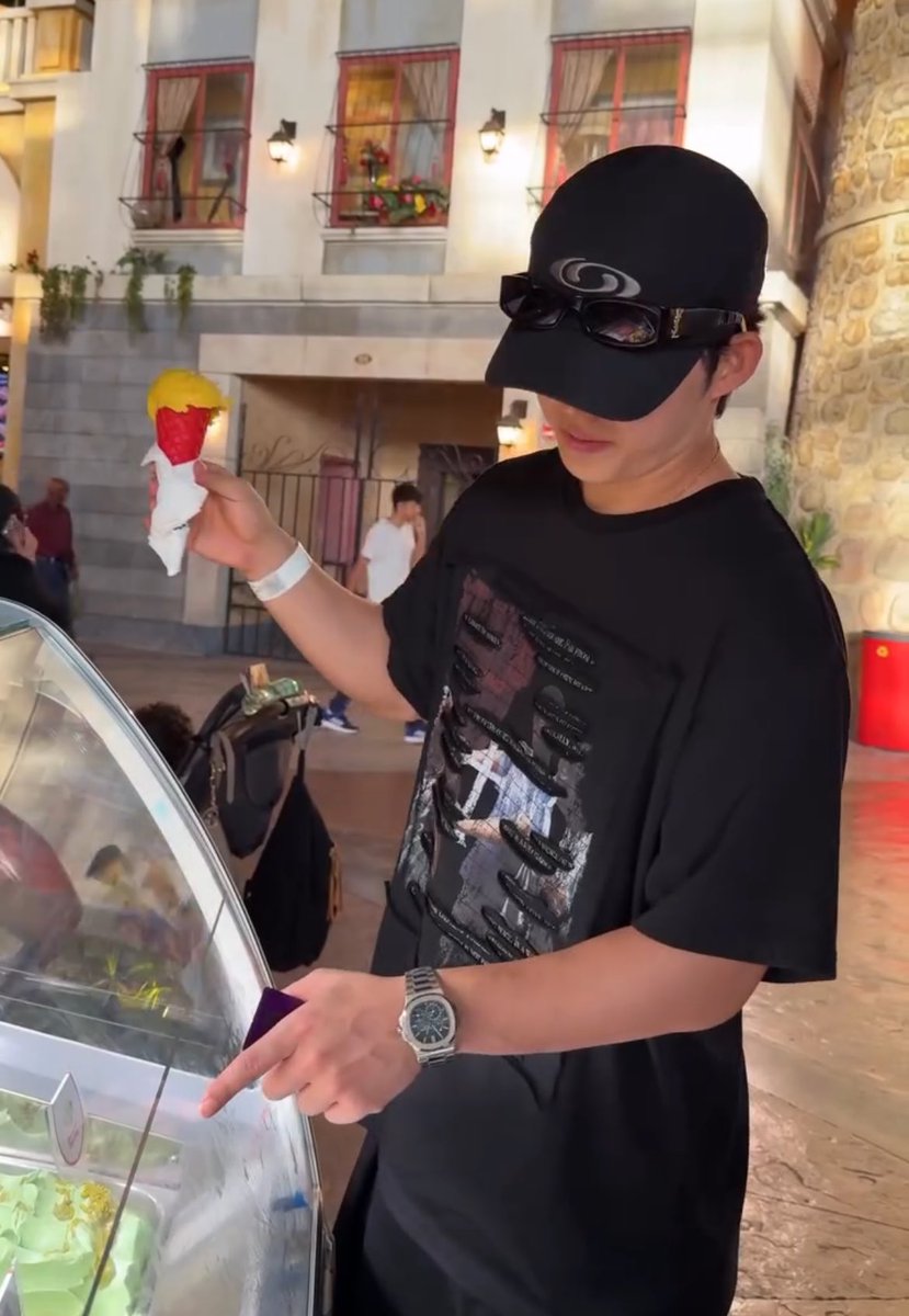 scoups_and_co's tweet image. Seungcheol at Ferrari World 🥹🏎️🎢