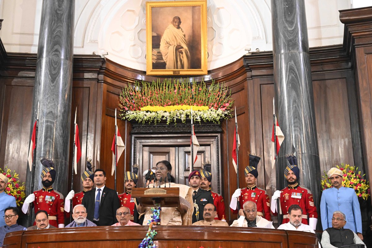 UpendrraRai's tweet image. President #DroupadiMurmu graced the #ConstitutionDay Celebration at the #CentralHall of #SamvidhanSadan in New Delhi. The President said that by moving forward in accordance with the constitutional system, our country&apos;s executive, legislature, and judiciary have strengthened…