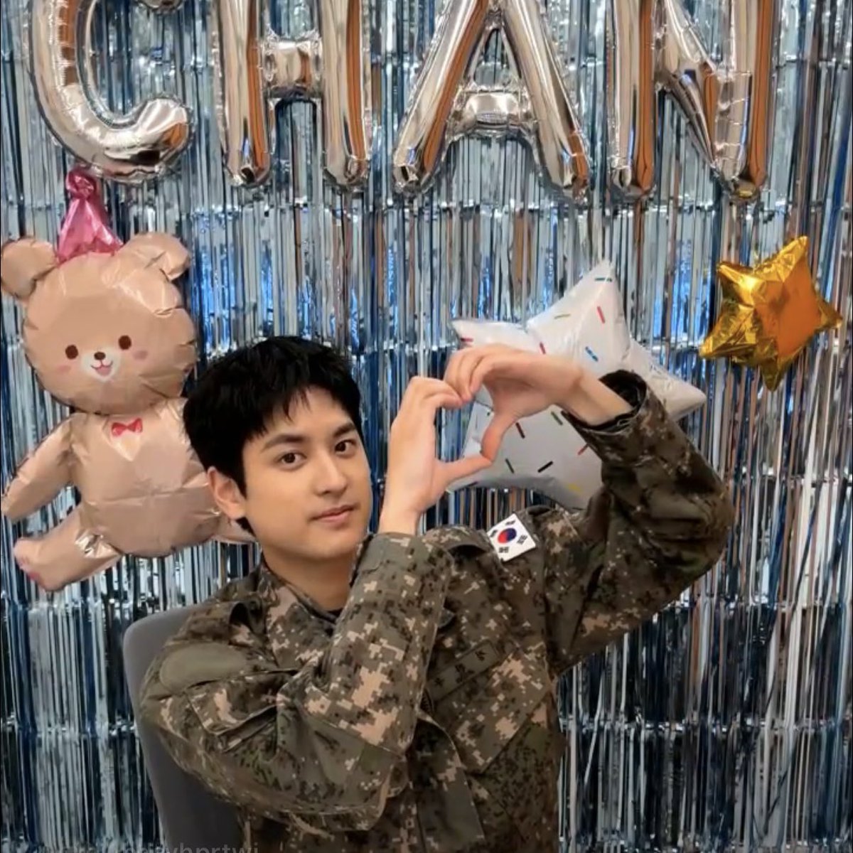 onlyikons's tweet photo. Idol Chanwoo is really back!! It’s so good to see you Chanuya! https://t.co/X0jgPzdR7q