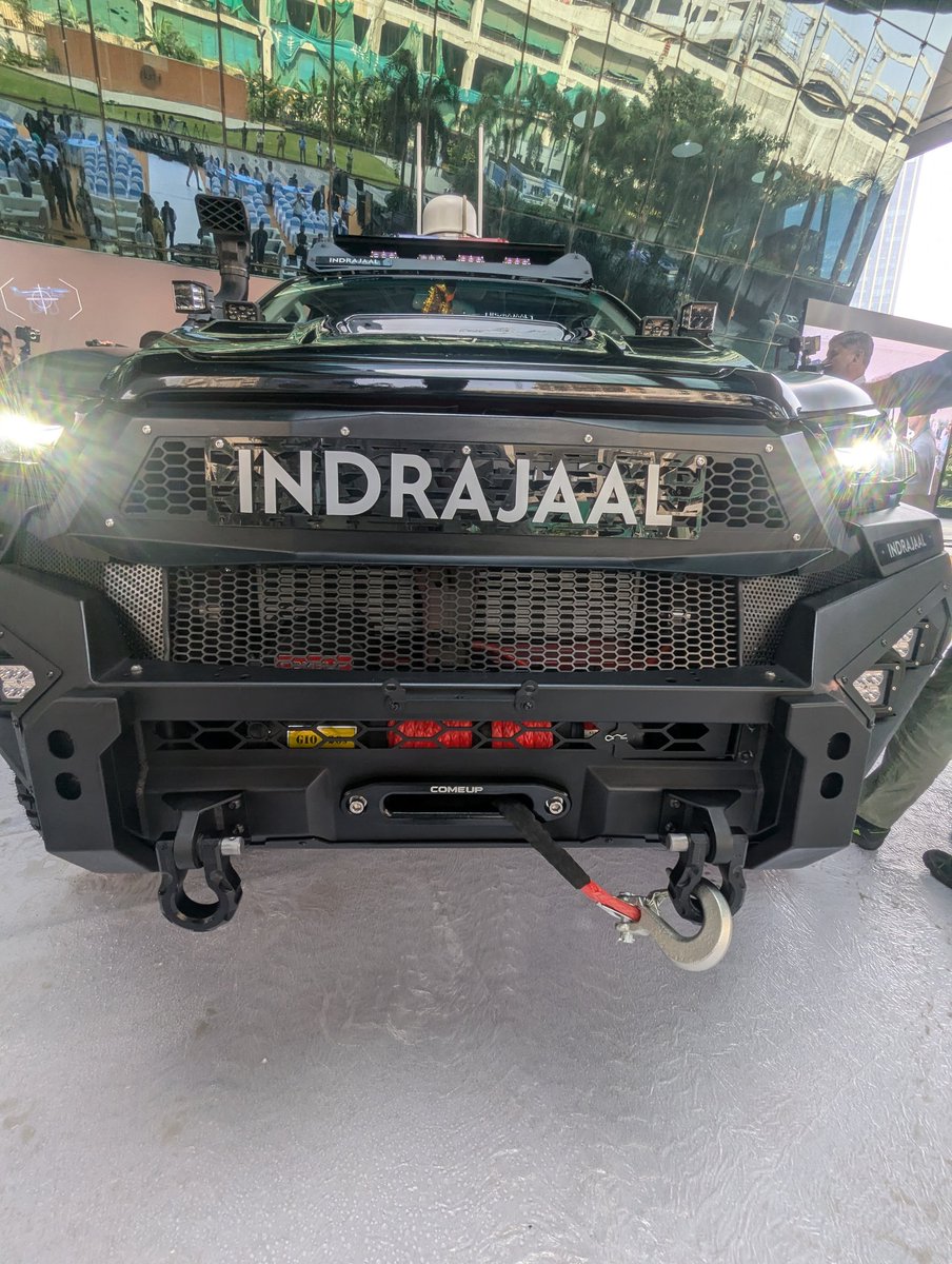 Defencematrix1's tweet image. 🔴FIRST LOOK: India’s first fully autonomous mobile counter-drone system—Indrajaal Ranger—now officially launched