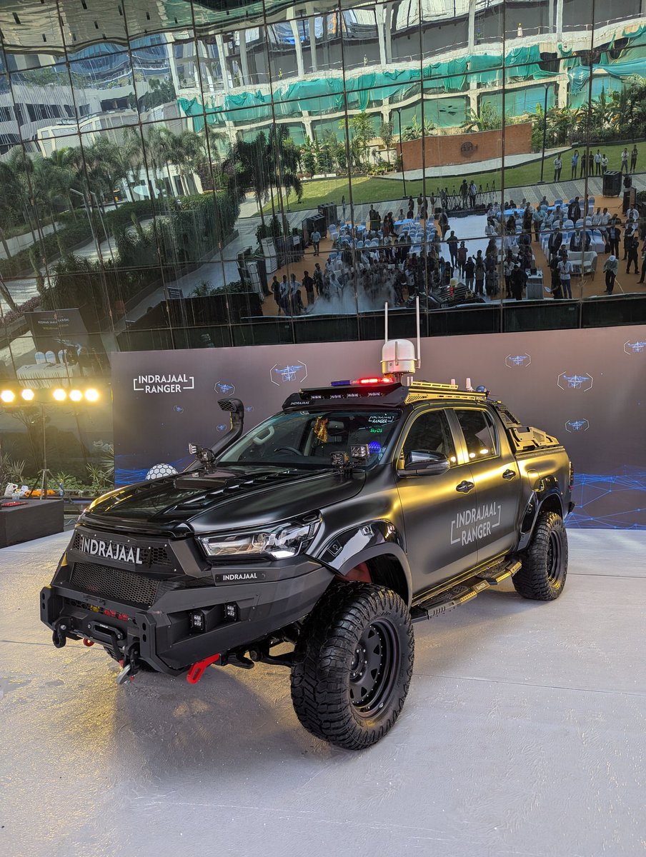 Defencematrix1's tweet image. 🔴FIRST LOOK: India’s first fully autonomous mobile counter-drone system—Indrajaal Ranger—now officially launched