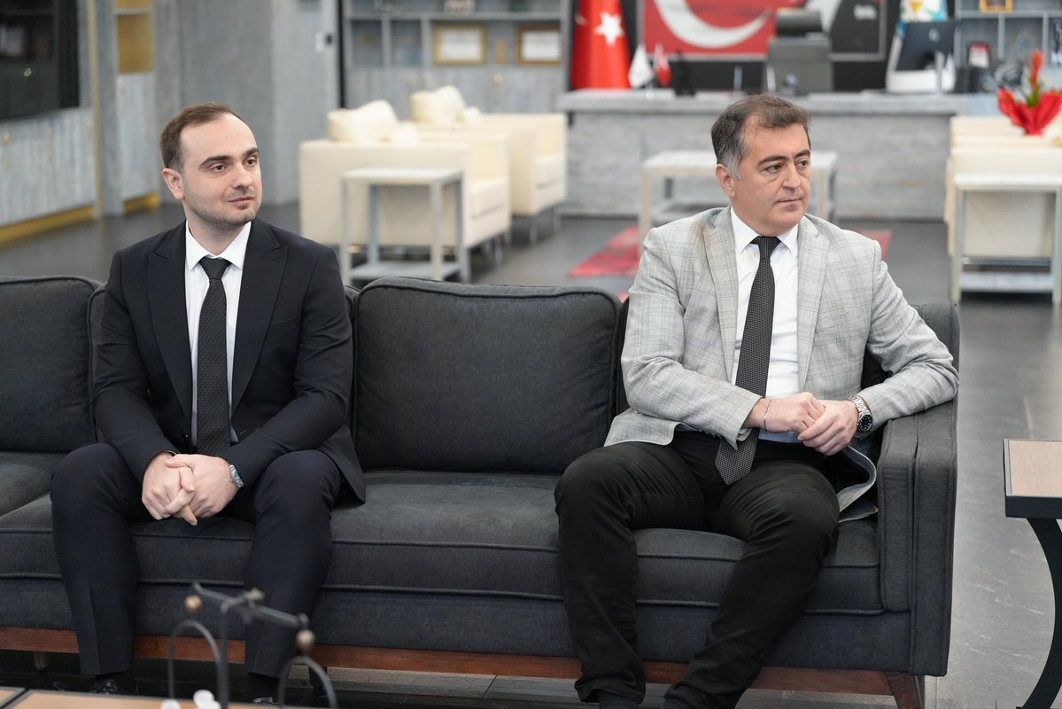 besimecz's tweet image. Manisa’mızın enerjisini geleceğe dönüştürüyoruz! 

Şubat ayında başlattığımız ve büyük bir titizlikle yürüttüğümüz çalışmalar sonucunda, belediyemizin enerji yönetimindeki yetkinliğini uluslararası standartlarda tescilledik. Enerji Yönetim Sistemleri Başdenetçisi Melih Kemer’i…