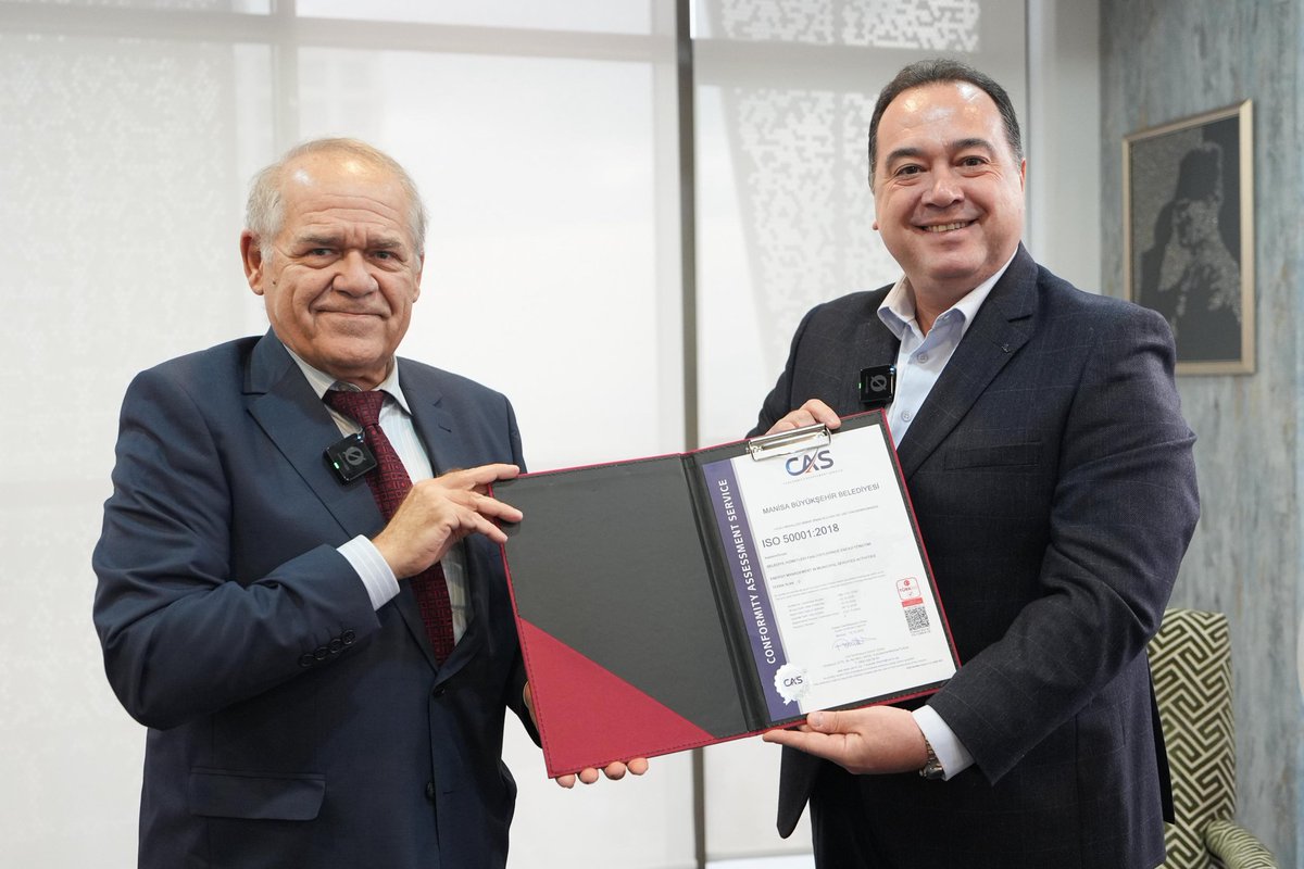 besimecz's tweet image. Manisa’mızın enerjisini geleceğe dönüştürüyoruz! 

Şubat ayında başlattığımız ve büyük bir titizlikle yürüttüğümüz çalışmalar sonucunda, belediyemizin enerji yönetimindeki yetkinliğini uluslararası standartlarda tescilledik. Enerji Yönetim Sistemleri Başdenetçisi Melih Kemer’i…