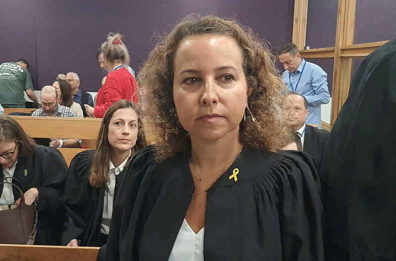 לנתניהו רק תואר אחד: "הנאשם"
כבוד סגנית הנשיא ושופטת בית המשפט המחוזי רבקה פרידמן פלדמן מבהירה לח"כ טלי גוטליב כי התואר הראוי בו יש לקרוא לנתניהו הוא "הנאשם", כפי שעושה עו"ד יהודית תירוש גרוס החוקרת את הנאשם נתניהו. 
בקרוב התואר יוחלף ל"אסיר" או ל"עבריין מורשע"
צילום: ראובן קסטרו
