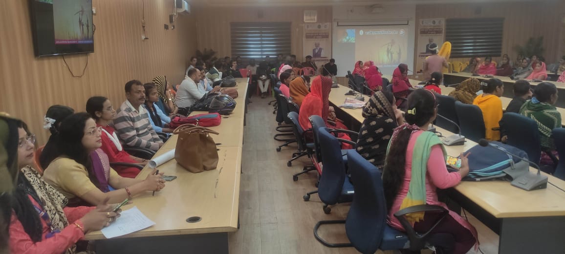 dm_rohtas's tweet image. नशा मुक्ति दिवस के अवसर पर निबंध लेखन, चित्रकला, वाद-विवाद में प्रथम, द्वितीय व तृतीय स्थान प्राप्त करने वाले छात्रों को नेशनल बुक ट्रस्ट स्वतंत्रता संग्राम/ महापुरुषों की जीवनी से संबंधित ज्ञानवर्द्धक पुस्तकें पुरस्कार स्वरुप जिला पदाधिकारी रोहतास के द्वारा प्रदान किया गया।