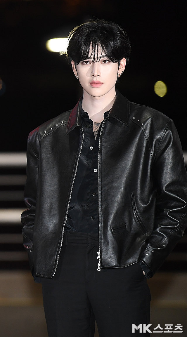 📝］- 251126 NAVER記事 ZB1のリッキー「闇の中で輝くハンサム