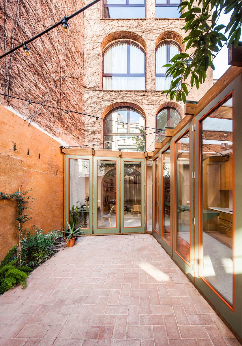 Green House. Reforma y ampliación de una casa en Barcelona | Anna &amp; Eugeni Bach #reformainterior <a href="/AnnaEugeniBach/">Anna & Eugeni Bach</a> #arquitectura buff.ly/zePcpce