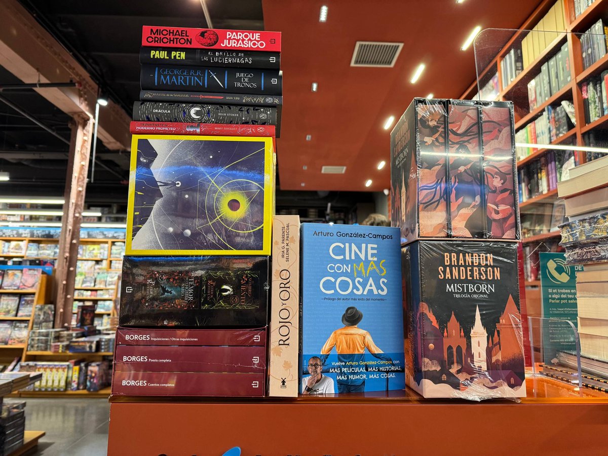 GigameshTienda's tweet image. 🎒 Entre nuestras novedades semanales no podían faltar nuevas ediciones en formato bolsillo, packs de vuestras sagas favoritas (incluso con cantos pintados) y más películas y humor en formato ensayo 📚📽️