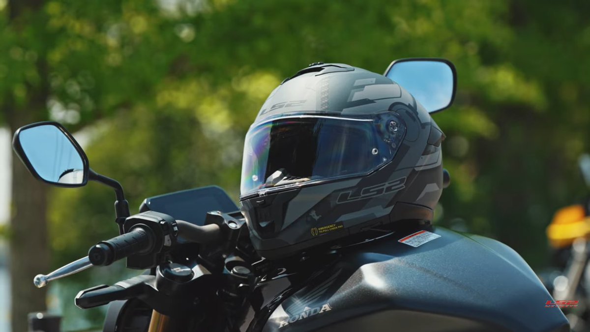 LS2_SEIDEN's tweet image. 【今の時代にマッチした機能と価格のツーリングフルフェイス、STREAMⅡ！】
独自のご紹介記事です。
ls2helmets.jp/magazine/item/…
#ls2
#stream2
#ヘルメット 
#バイク