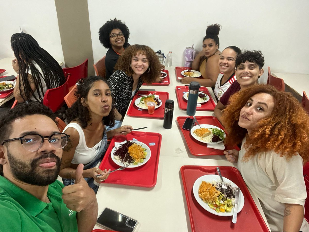 lucaxrsrs's tweet image. Eu meio q tenho mt carinho pelas minhas amigas da UERJ ❤️