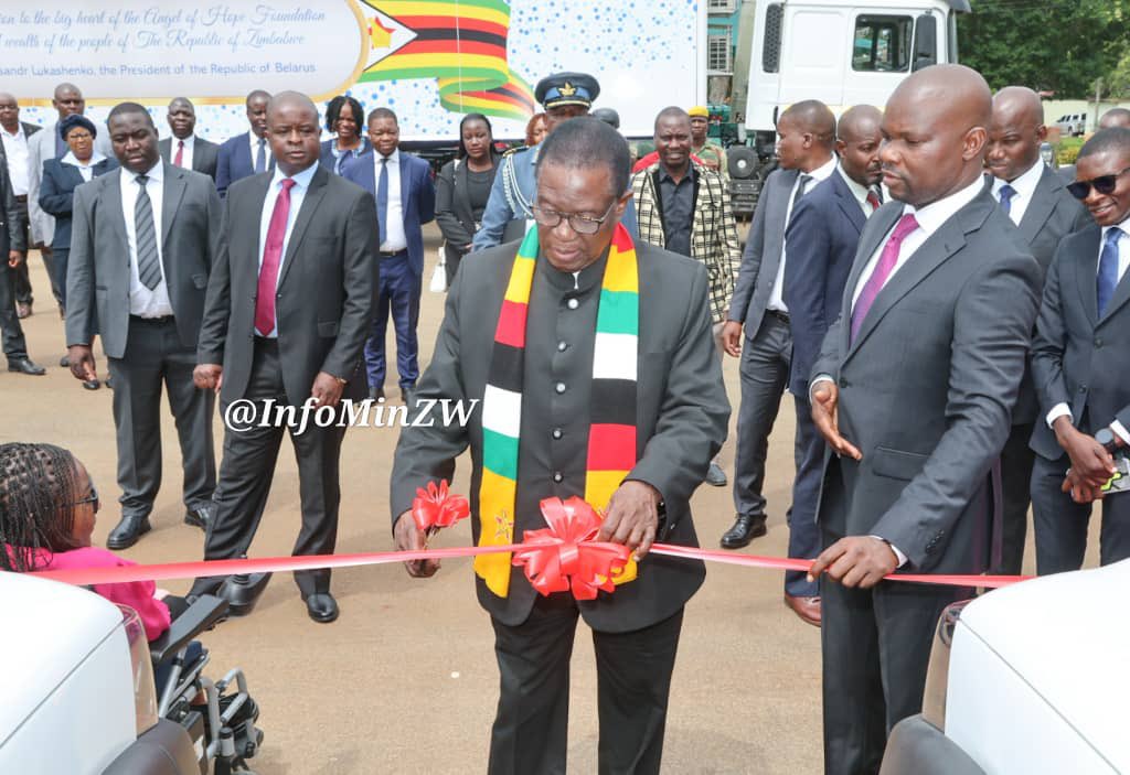 HardTalkZw's tweet image. Dear leadership, thank you for the cars that you have been donating, and we are tired of them. Now give us the following as you promised :

Free education 
Good roads
Money at ATM 
Good health care facilities 
Clean water in rural &amp;amp; urban areas
Thank you