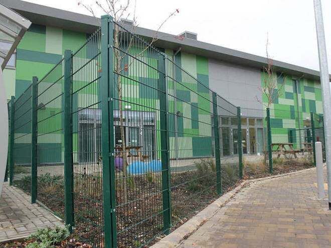 ExternalWorks's tweet image. Duo6 double wire #PerimeterFencing from @zaunlimited combines a robust design with a low visual impact that will blend into any situation in both private and public sectors buff.ly/o6BNftF #MeshFencing #PerimeterSecurity