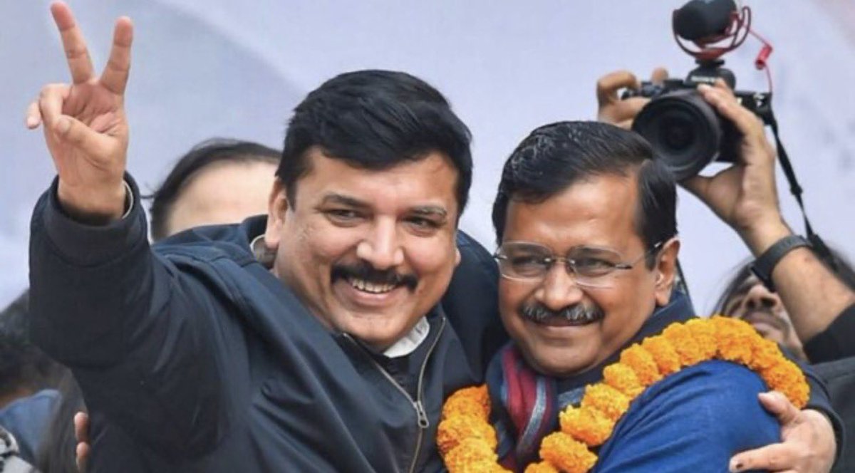 SanjayAzadSln's tweet image. सड़क ख़ामोश हो गई तो संसद आवारा हो जायेगी-डॉ.लोहिया
हमने “संविधान दिवस” पर AAP की स्थापना की, संवैधानिक मूल्यों की रक्षा का संकल्प लिया।
13 साल के सफ़र में @ArvindKejriwal के साथ सड़क से सदन तक AAP का झंडा बुलंद करने वाले सभी साथियों को AAP स्थापना दिवस की ढेर सारी शुभकामनाएँ।