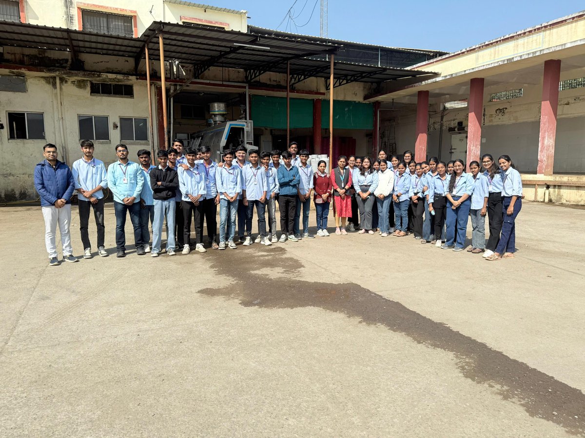 MIT_Updates's tweet image. On Friday,  21st November 2025, our first-year students from MIT College of Food  Technology embarked on an enlightening industrial visit to Mahanand  Dairy, located in Gandheli, Chhatrapati Sambhajinagar.  #mit_csn #foodtechnology #industrialvisit #foodprocessing #FoodSafety
