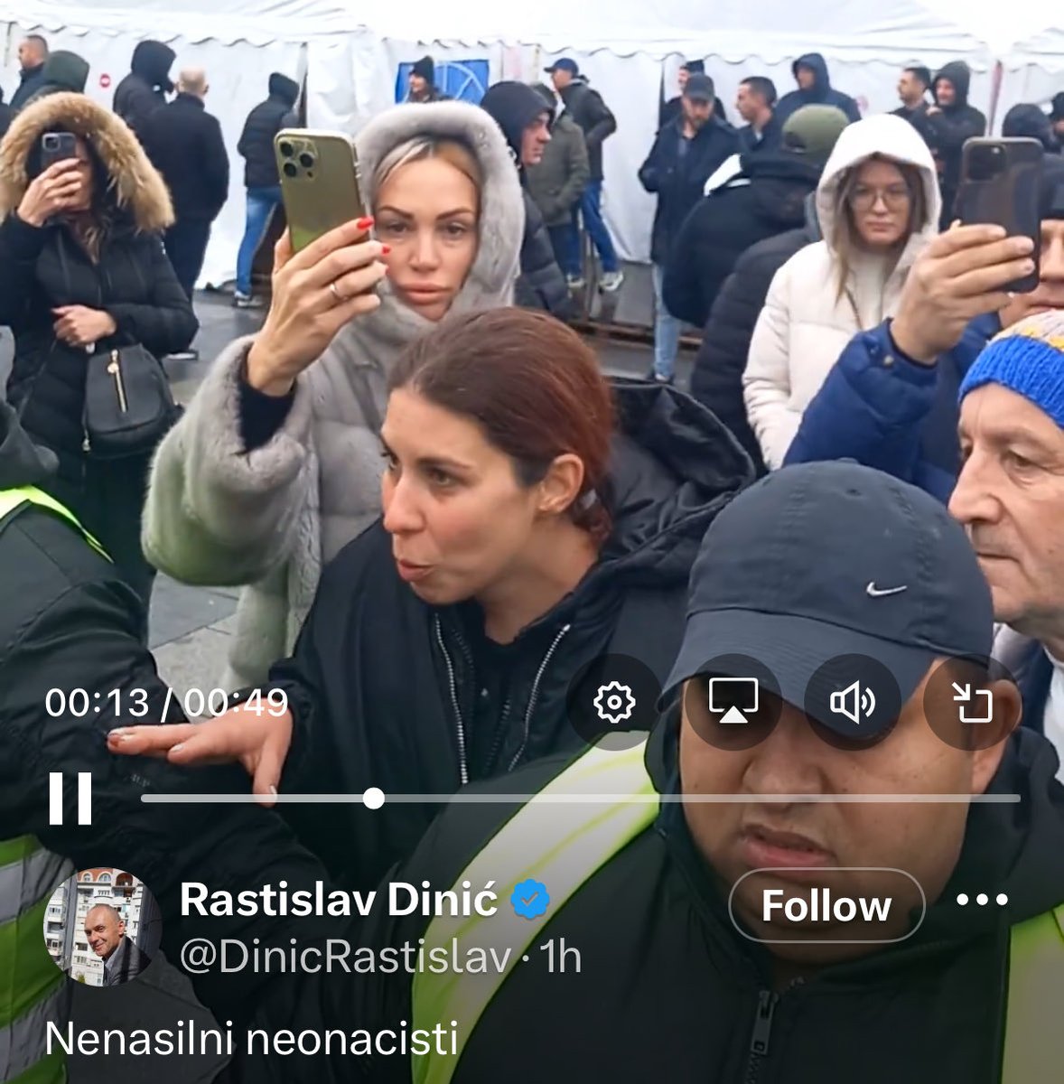 DarinkaiMila's tweet image. Dobro bre je l ova Nina Šobota ode nekad kući zube da opere ili noge ili guzicu ili se zapira u toaletu one garaže pored