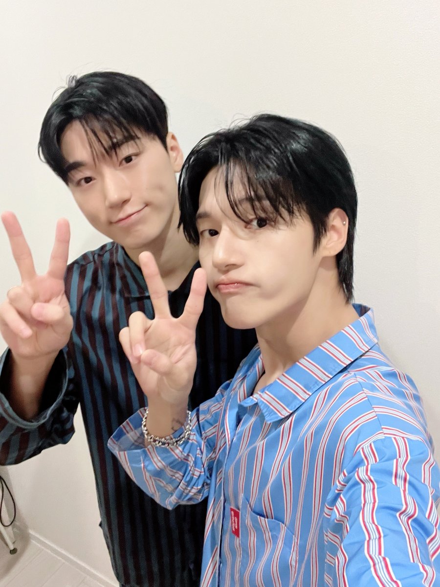 ATEEZofficial's tweet image. [📷] #배프들의밤 Behind Photo

에이티즈의 두 고양이 #산 #우영
배프들의 밤 입장 ˆ ̳ᓀ⩊ᓂ ̳ˆ
헤어지기 아쉬울 만큼 재밌는 시간이었어요💞

#ATEEZ #에이티즈