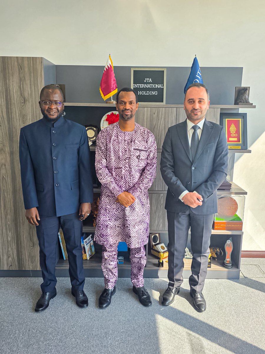 🔺𝐕𝐈𝐒𝐈𝐓𝐄 𝐃𝐄 𝐂𝐎𝐔𝐑𝐓𝐎𝐈𝐒𝐈𝐄 
🔻𝐃𝐨𝐡𝐚, 𝐥𝐞 𝟐𝟔 𝐧𝐨𝐯𝐞𝐦𝐛𝐫𝐞 𝟐𝟎𝟐𝟓 -

𝐒.𝐄.𝐌. 𝐓𝐡𝐢𝐞𝐫𝐧𝐨 𝐀𝐛𝐝𝐨𝐮𝐥𝐚𝐲𝐞 𝐒𝐎𝐖, Ambassadeur Extraordinaire et Plénipotentiaire de la République de Guinée au Qatar, accompagné de 𝐌. 𝐎𝐮𝐬𝐦𝐚𝐧𝐞 𝐒𝐚𝐥𝐢𝐨𝐮