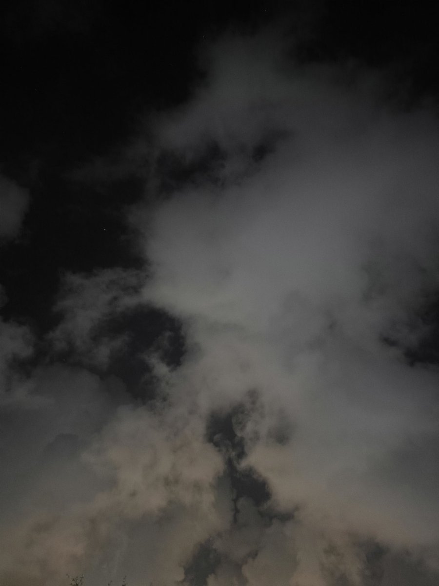 ItsRibel's tweet image. Life doesn’t always move fast.  
Sometimes it slows down to teach you something.  
The struggle you’re in now  
is quietly building the strongest version of you.  

Keep going — even small steps count.  

#Life #Motivation #KeepGoing