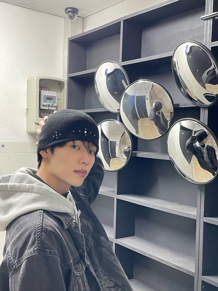jeonqhyeons's tweet photo. jeonghyeon you're so fawking cool https://t.co/YqUf2mkDuf
