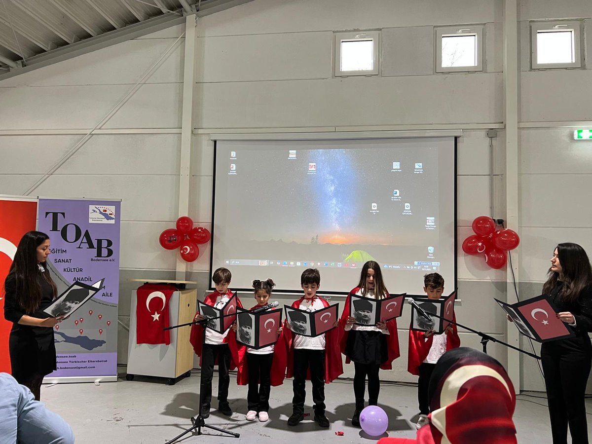 stuttgartegitim's tweet image. Markdorf-Bodensee Eğitim Bölgesi&apos;nde 29 Ekim Cumhuriyet Bayramı 16.11.2025 tarihinde coşkuyla kutlandı. Programın hazırlanmasında emeği geçen öğretmenlerimize ve TOAB Derneğine teşekkür eder, öğrencilerimizi kutlarız.
@tcmeb @mebabdigm @mebyyegm #egitimdiplomasisi