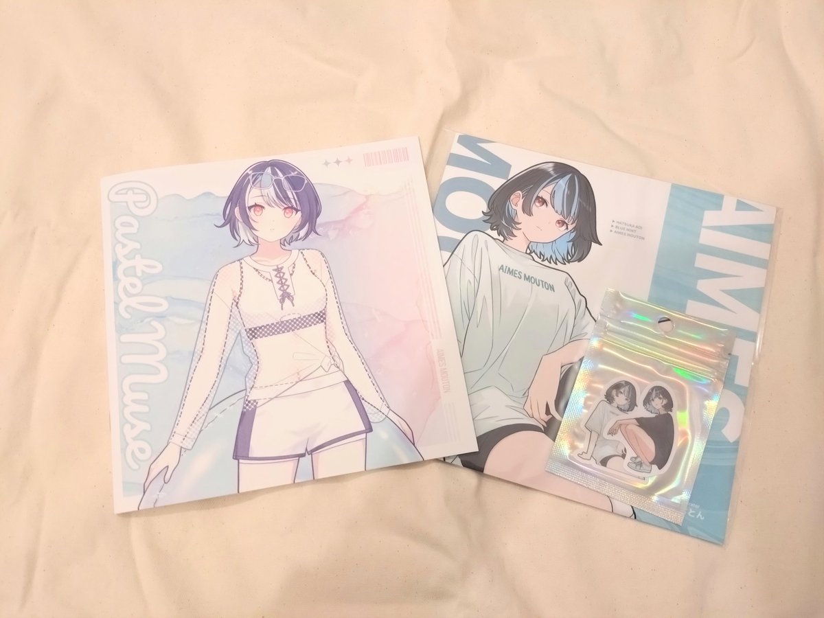 コミティアの戦利品も。
AIMES MOUTONさま <a href="/aimesmouton/">えむとん@COMITIA154【D39b】</a> 
紙媒体の作品集を初めて手に取りましたが、空のグラデーションや、空気の色を感じられる綺麗な色遣いがとても好きです。御本大切にさせていただきます。

お会いする度あたたかいお言葉をいただき、ありがとうございます。また遊びに行きます。