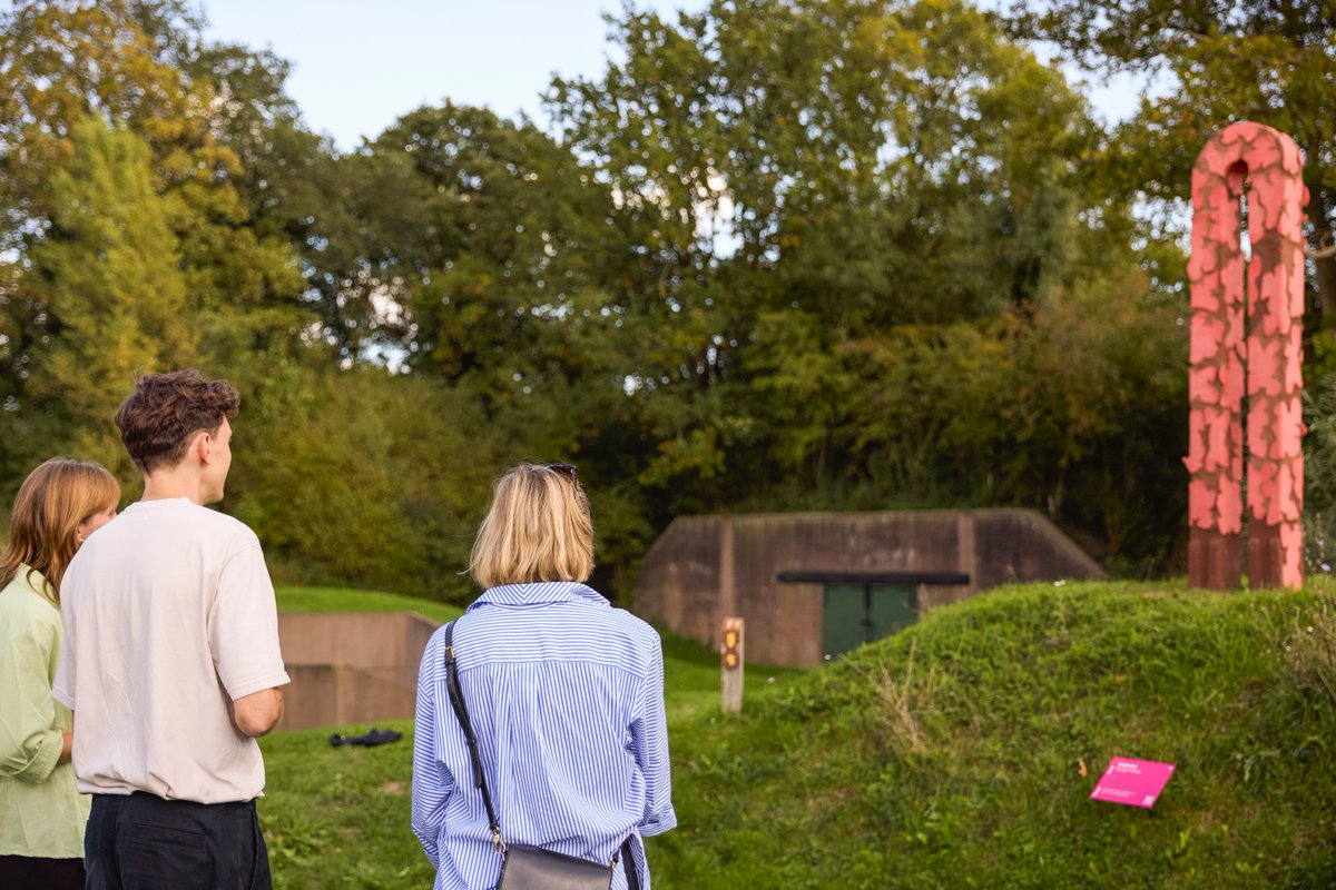 #weekendwandeltip 🥾 🖼️ Wandel van Utrecht naar het jonge natuurgebied Nieuw Wulven, Breng onderweg een bezoek aan de openluchtexpositie Naar Buiten!
👉 faamutrecht.com/naar-buiten

🖼️ Sculptuur 'ontginning' van Georgie Frankel bij <a href="/Waterlinies/">Waterliniemuseum</a> Fort bij Vechten
📸 Nique Euwe