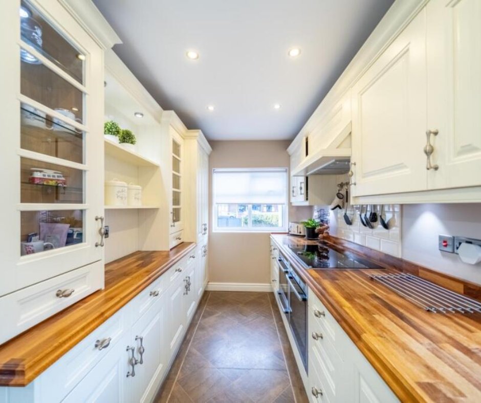 🔥 For Sale | Liverpool Rd North, Maghull (OIEO £350k)

4-bed family home with luxury 4-piece bath, modern kitchen w/ French doors, gardens, garage/drive + EV charger.

Info: rightmove.co.uk/properties/169…

DM to view

#Maghull #AbodeEstateAgents