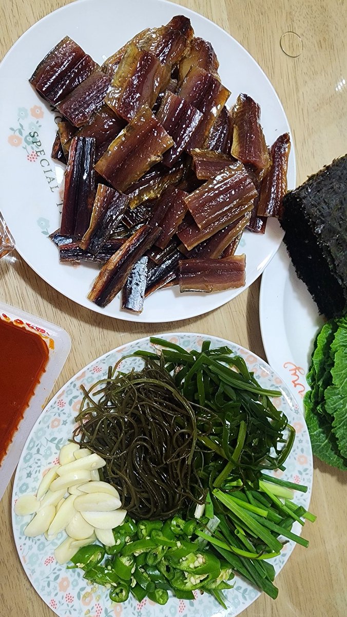 yoono_yoono's tweet image. 정구가 요즘 과메기 진짜 맛있더라👍👍👍👍👍💕