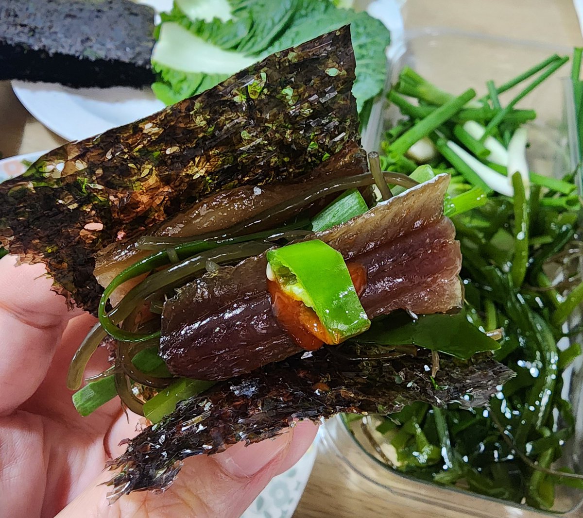 yoono_yoono's tweet image. 정구가 요즘 과메기 진짜 맛있더라👍👍👍👍👍💕