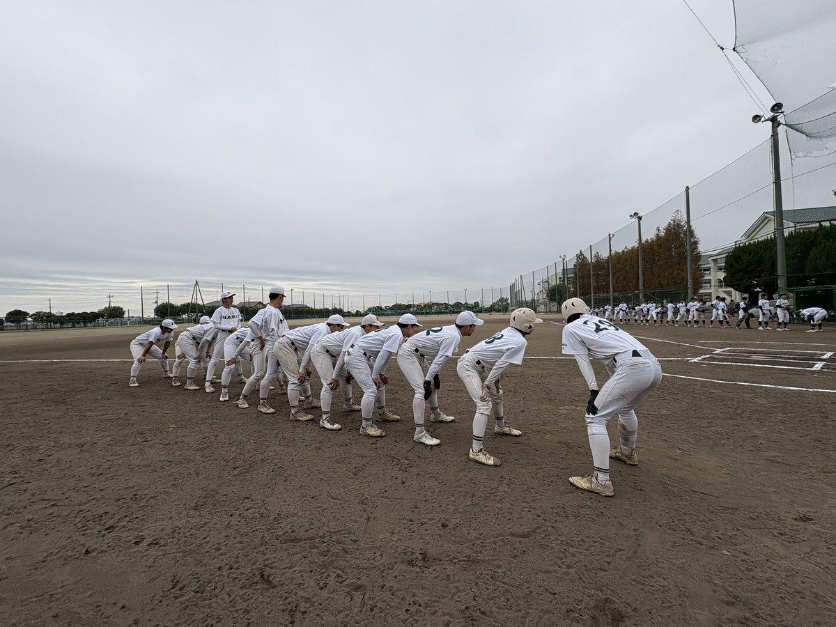 先週末のリーグ戦で伊奈高野球部の今シーズンの対外試合は終了しました！最終戦の相手は21世紀枠県推薦校の茨城高校、プレーはもちろん振る舞い等も模範的で非常に刺激になりました！新チームが始まって約4ヶ月、たくさん試合に出て色んな経験をしてきたので、振り返って冬の成長に繋げていきます！