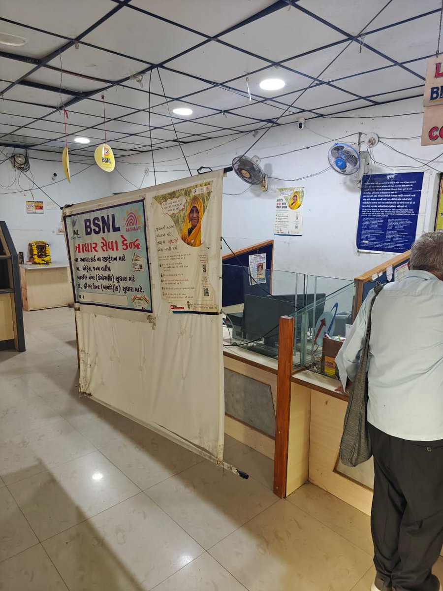 UIDAIMumbai's tweet image. BSNL CSC Centre Panwadi branch, #Bhavnagar District of #Gujarat inspected by UIDAI AM and awareness given for UIDAI #Policy, MBU, UC and fast track of the work to the Operator/ Supervisor as on dated : 21.11.2025. @UIDAI @GoI_MeitY @Collectorbhav @BSNLCorporate #MBU #UIDAI
