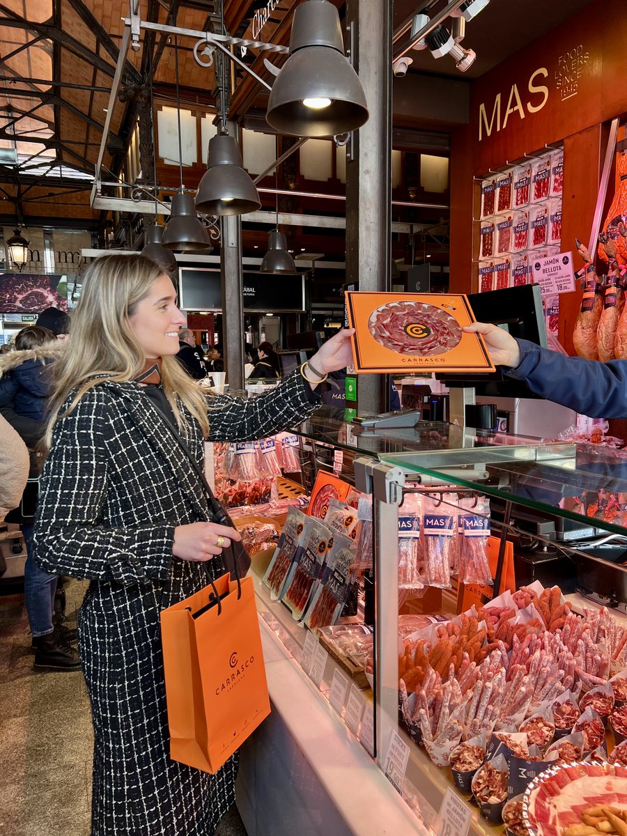 Un placer gourmet para llevar.
.
.
A gourmet pleasure to take away.
.
.
#mercadodesanmiguel #sanmiguelmarket #foodie #foodiemarket #foodmarket #eatmadrid #madridspain #madrileñeando #gastromadrid #mercadosanmiguel #madrid #madridfood #experiencia