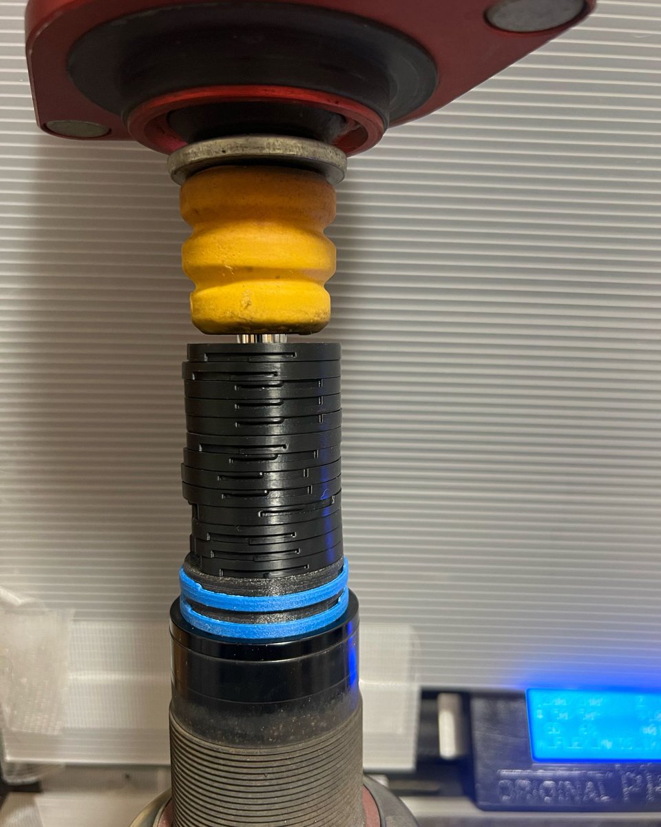 taksla_labo's tweet image. こんばんわ😺 

パッカーはドリフトだとたくさん入れるそうです！
 
しかし入れすぎは禁物です！
 写真は入れすぎの例です！🙇‍♂️

#TAKSLA
#packer