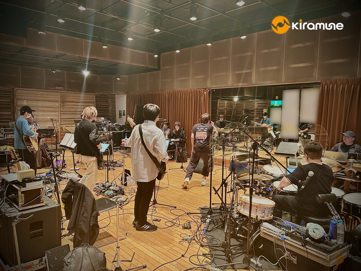 Kiramune_twit's tweet image. 【#柿原徹也】

／

Kiramune Presents
Tetsuya Kakihara Live Tour 2025-2026
ENJOYFUL!!!!!!!!!!!!!!!

いよいよ今週土曜日から
ツアースタート✨

＼

リハーサル中のワンシーンをお届け📸
ぜひ会場でお会いしましょう🎵

🔻特設ページ
kiramune.jp/live/kakiharae…

#kiramune
#ENJOYFUL