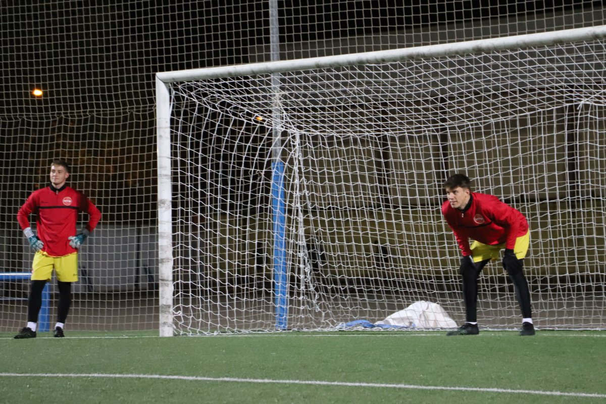 RFFM_oficial's tweet image. La selección 'Siete Estrellas' de Aficionados entrenó anoche en el Municipal de San Martín de la Vega para seguir afinando detalles de cara a la primera fase de la Copa de las Regiones de la UEFA.

Los nuestros se medirán a @FFCV_info y @FCF_CAT este fin de semana en Barcelona.