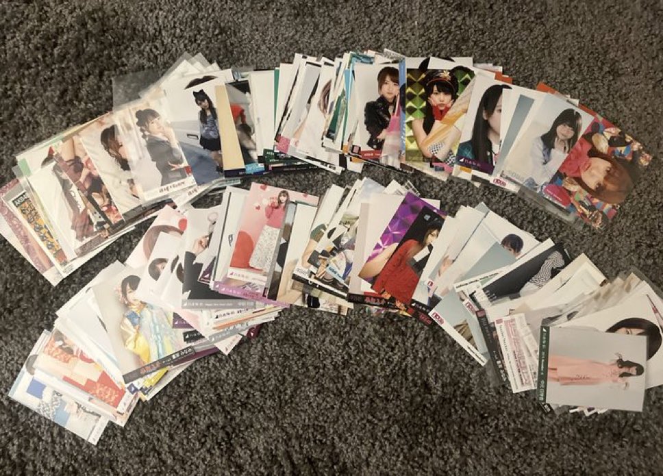 Doing an #AKB48 photo giveaway! I’m moving to dubai and need to make some space so i’m giving away these photocards! Reply with your oshi and retweet to enter, Ill be choosing 5 winners globally to receive a stack of 20
