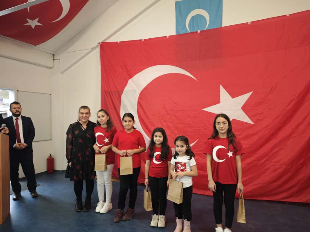 stuttgartegitim's tweet image. Biberach Eğitim Bölgesi&apos;nde 29 Ekim Cumhuriyet Bayramı 16.11.2025 tarihinde coşkuyla kutlandı. Programın hazırlanmasında emeği geçen öğretmenlerimize ve TOAB Derneğine teşekkür eder, öğrencilerimizi kutlarız.
@tcmeb @mebabdigm @mebyyegm #egitimdiplomasisi